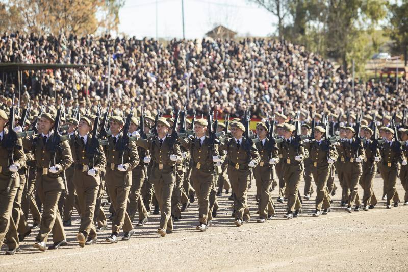 Fotos: Multitudinaria Jura de Bandera en el Cefot de Cáceres