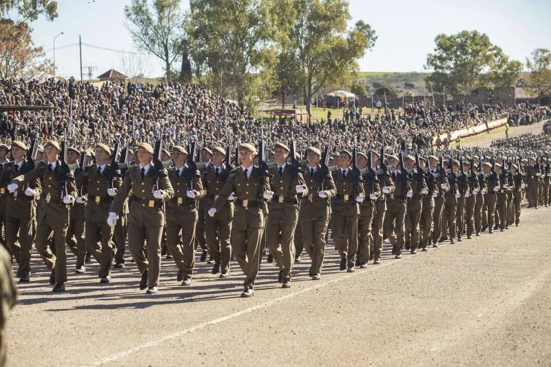 Fotos: Multitudinaria Jura de Bandera en el Cefot de Cáceres