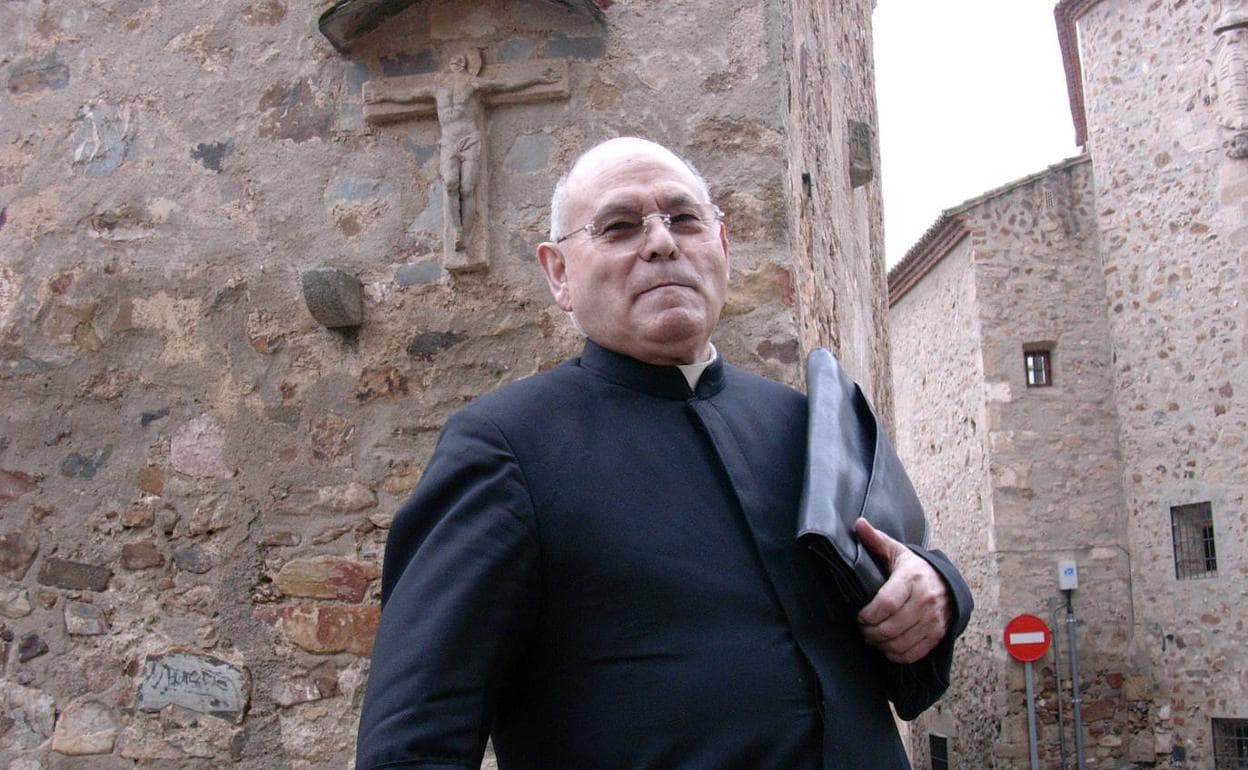 Muere a los 88 años el Padre Arturo, de la Casa de la Misericordia de  Alcuéscar 