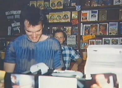 Imagen secundaria 1 - Quentin Tarantino de niño y en la época en la que trabajaba en el videoclub Video Archives de Manhattan Beach, antes de ser director. Ganó el Oscar en 1995.