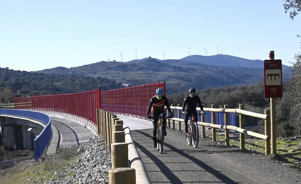 Puente de Gaston Bertier, en Plasencia, quizás el elemento arquitectónico más icónico de la vía verde.