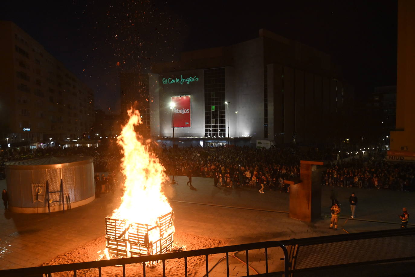 Fotos: Las candelas de Santa Marina calientan el Carnaval