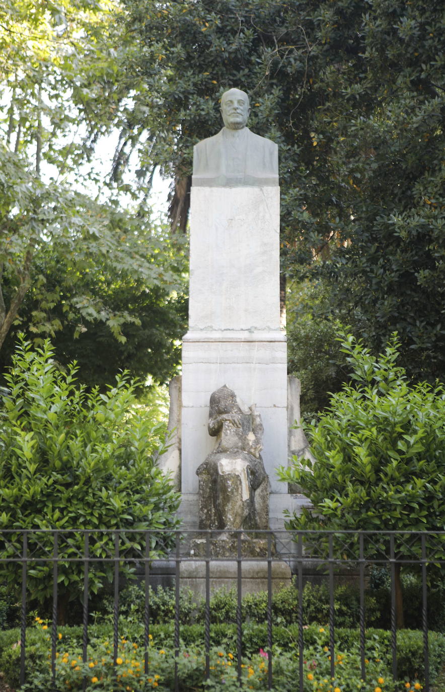 Monumento a Muñoz Chaves en Cáceres.
