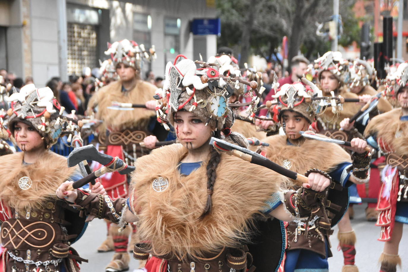 Fotos: Los comparseros más pequeños sirven el aperitivo del gran desfile de Carnaval