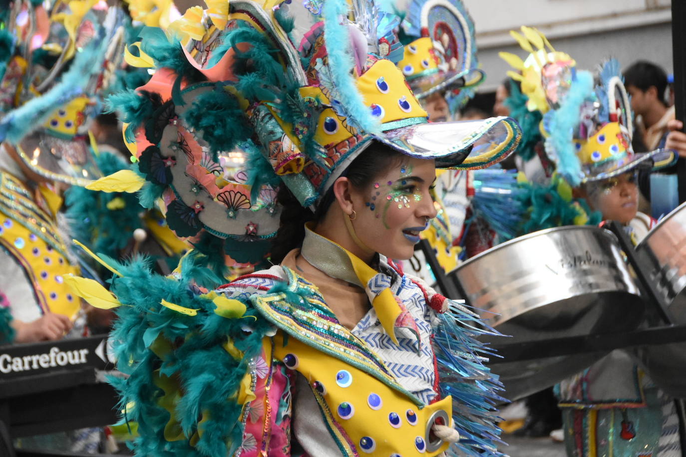 Fotos: Los comparseros más pequeños sirven el aperitivo del gran desfile de Carnaval