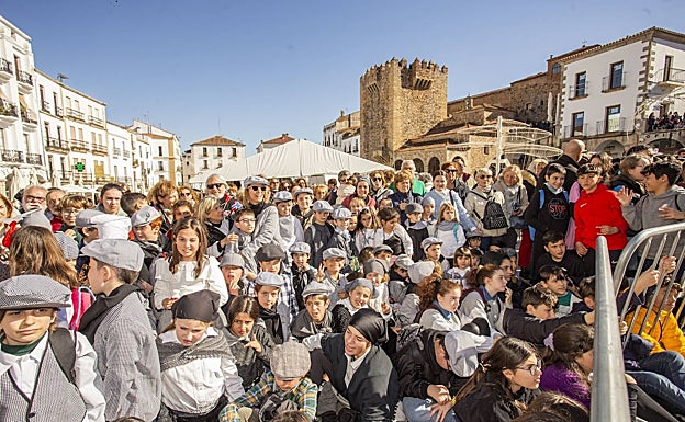 Los colegios participan masivamente en la fiesta de las Lavanderas. 