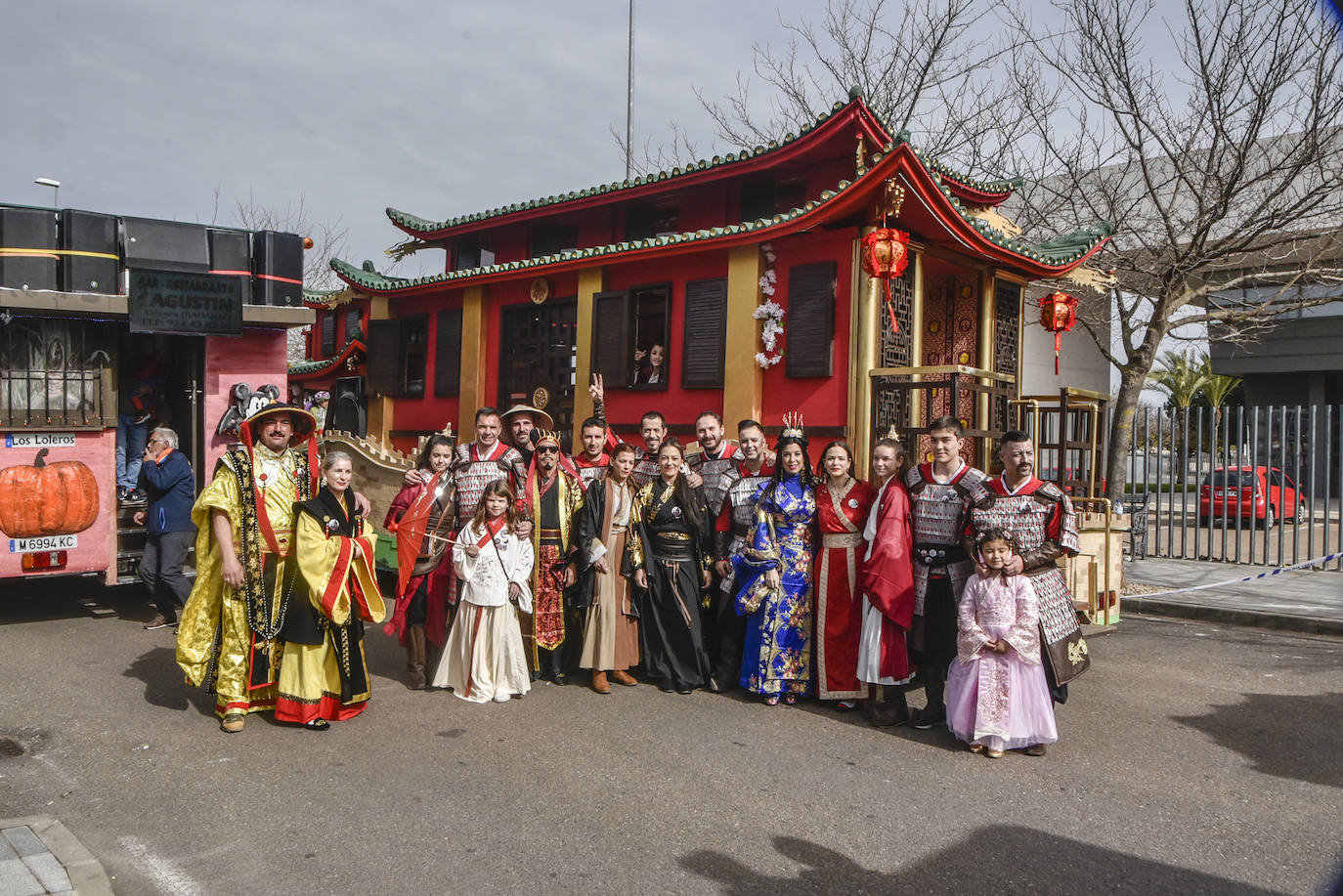 Fotos: Imágenes del desfile de artefactos del Carnaval de Badajoz