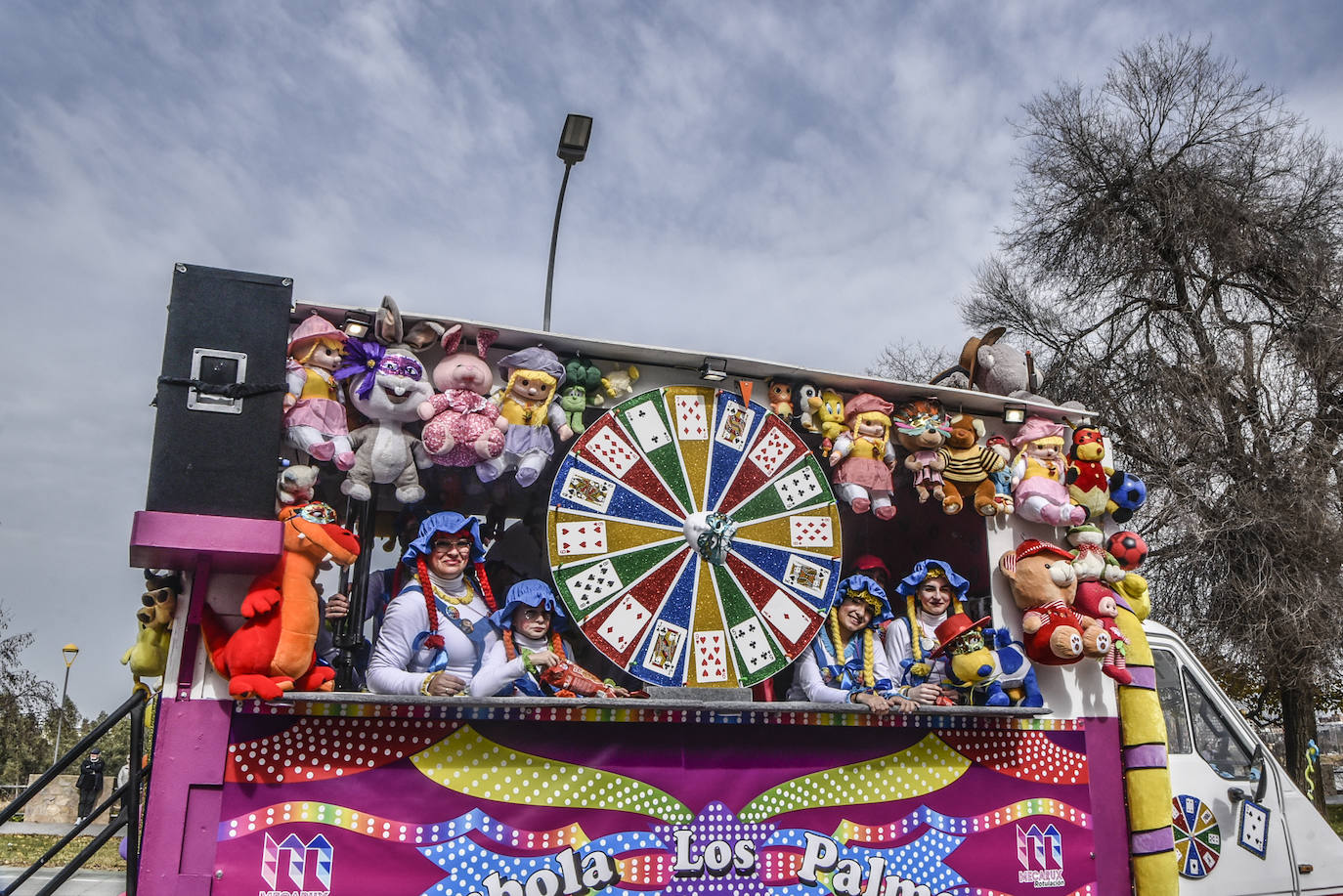 Fotos: Imágenes del desfile de artefactos del Carnaval de Badajoz