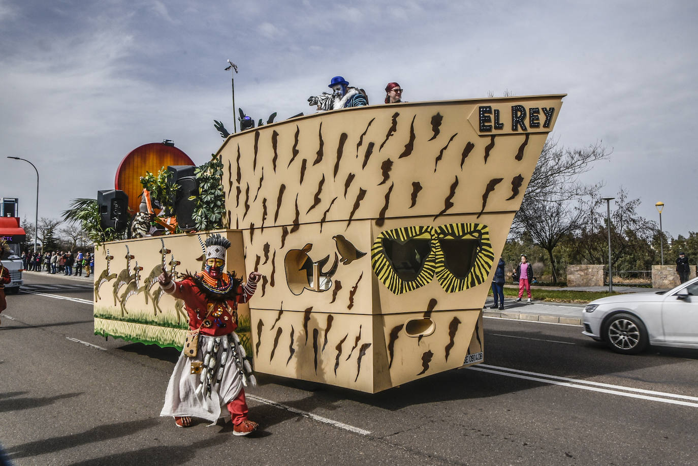 Fotos: Imágenes del desfile de artefactos del Carnaval de Badajoz