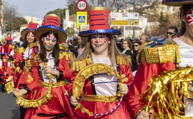 Comparsa Ampy Miralvalle, que ha apostado por el circo este año. 