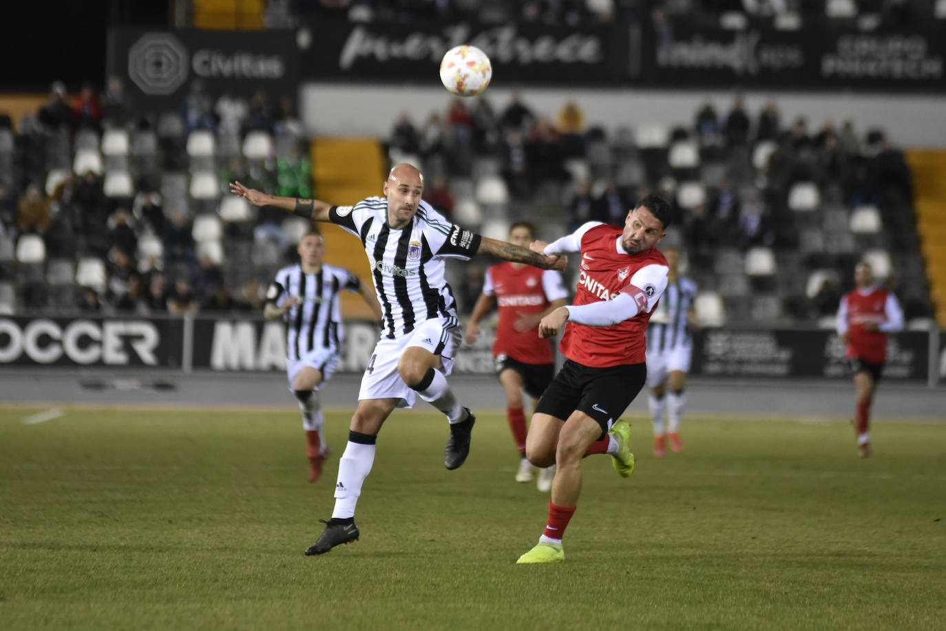 Fotos: Imágenes del partido entre el Badajoz y el Sanse