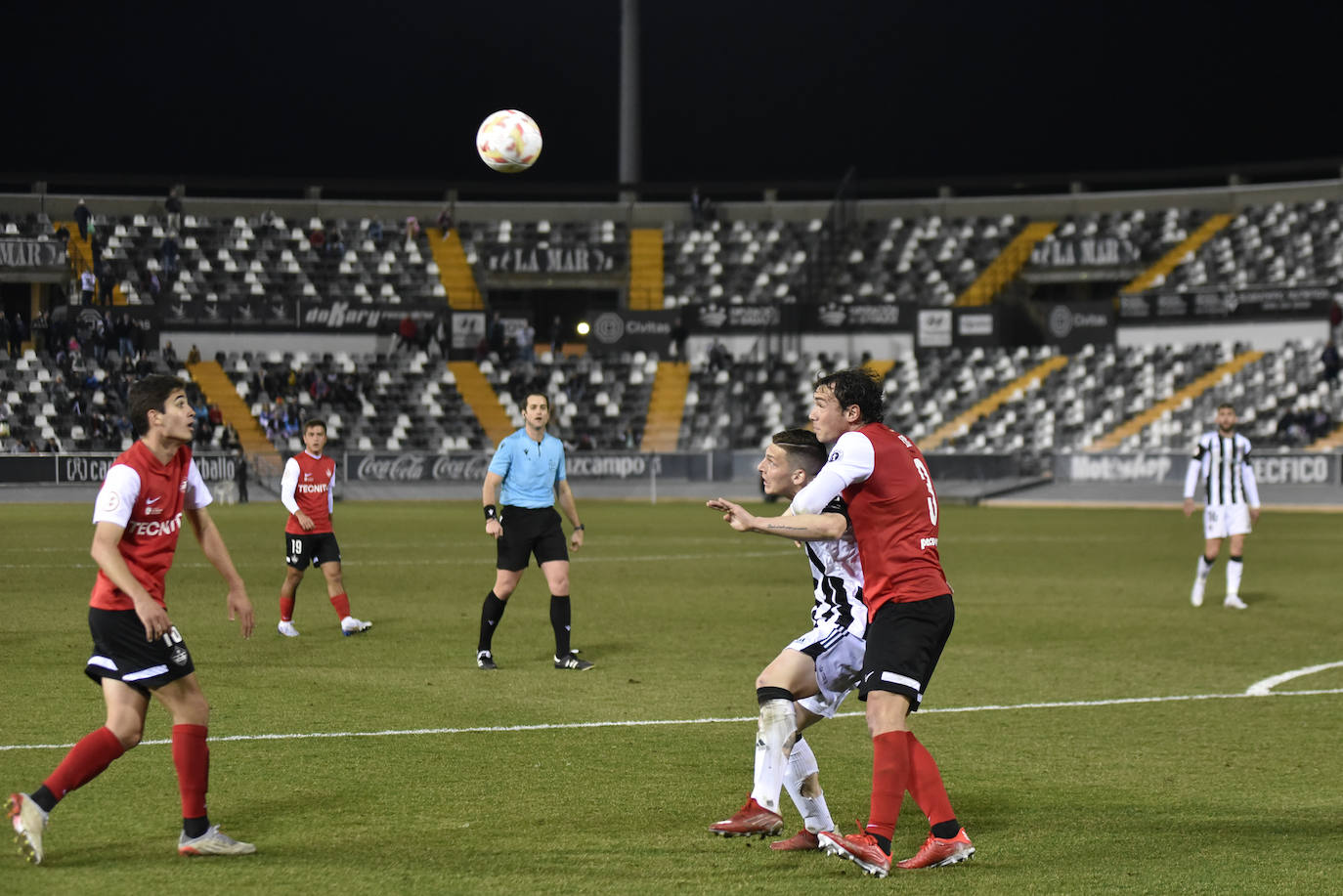 Fotos: Imágenes del partido entre el Badajoz y el Sanse