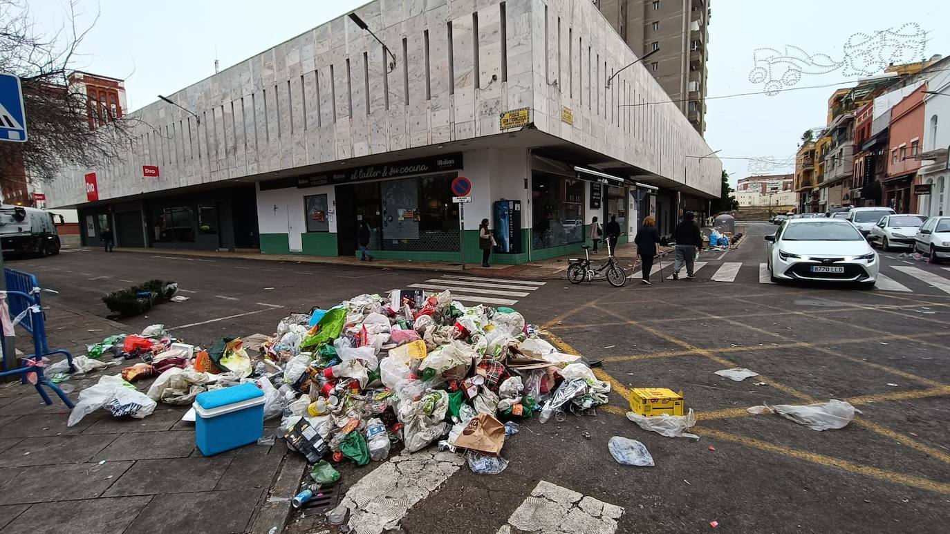 Fotos: La cara B del Carnaval: limpieza de calles tras la fiesta del sábado