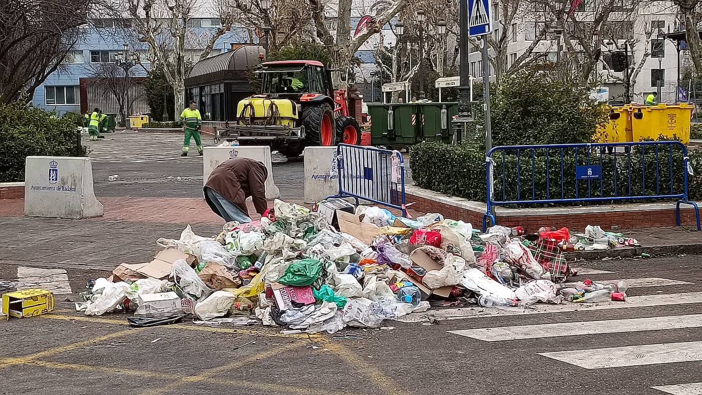 Fotos: La cara B del Carnaval: limpieza de calles tras la fiesta del sábado