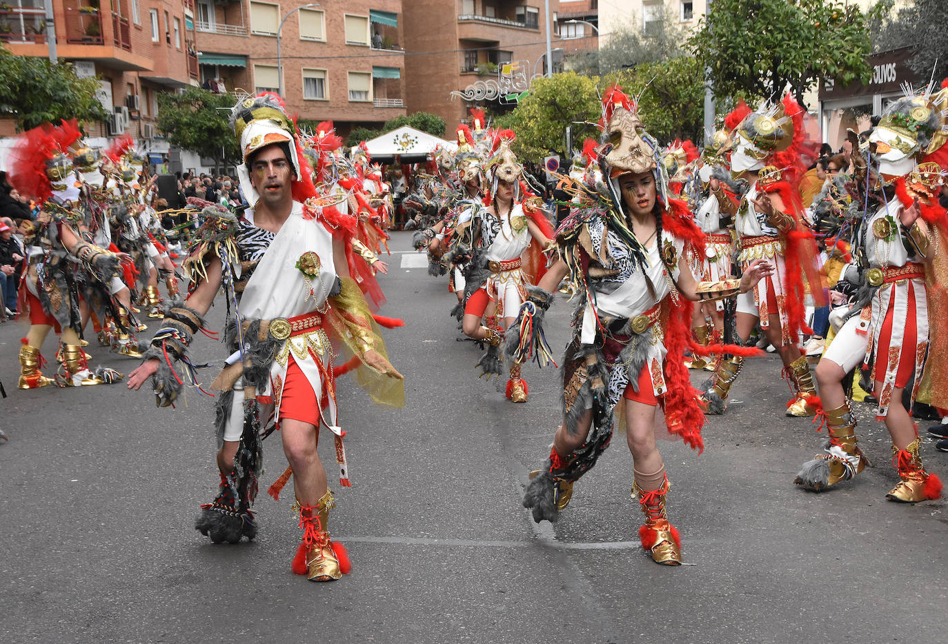 Infectos Acelerados viaja a la Antigua Roma para representar una fiesta llamada Lupercaria, en honor a la loba. En su traje se mezcla un soldado romano y un lobo. Llama la atención la máscara tribal que bajan de su gorro y les tapa la cara en parte de sus bailes. 