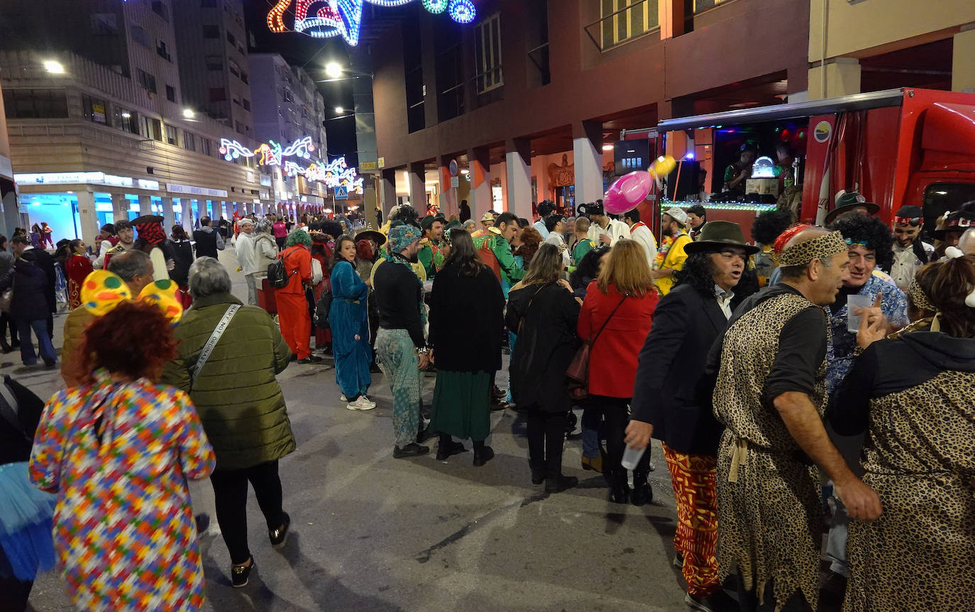 Fotos: Carnaval | Imágenes de la noche de sábado en Badajoz