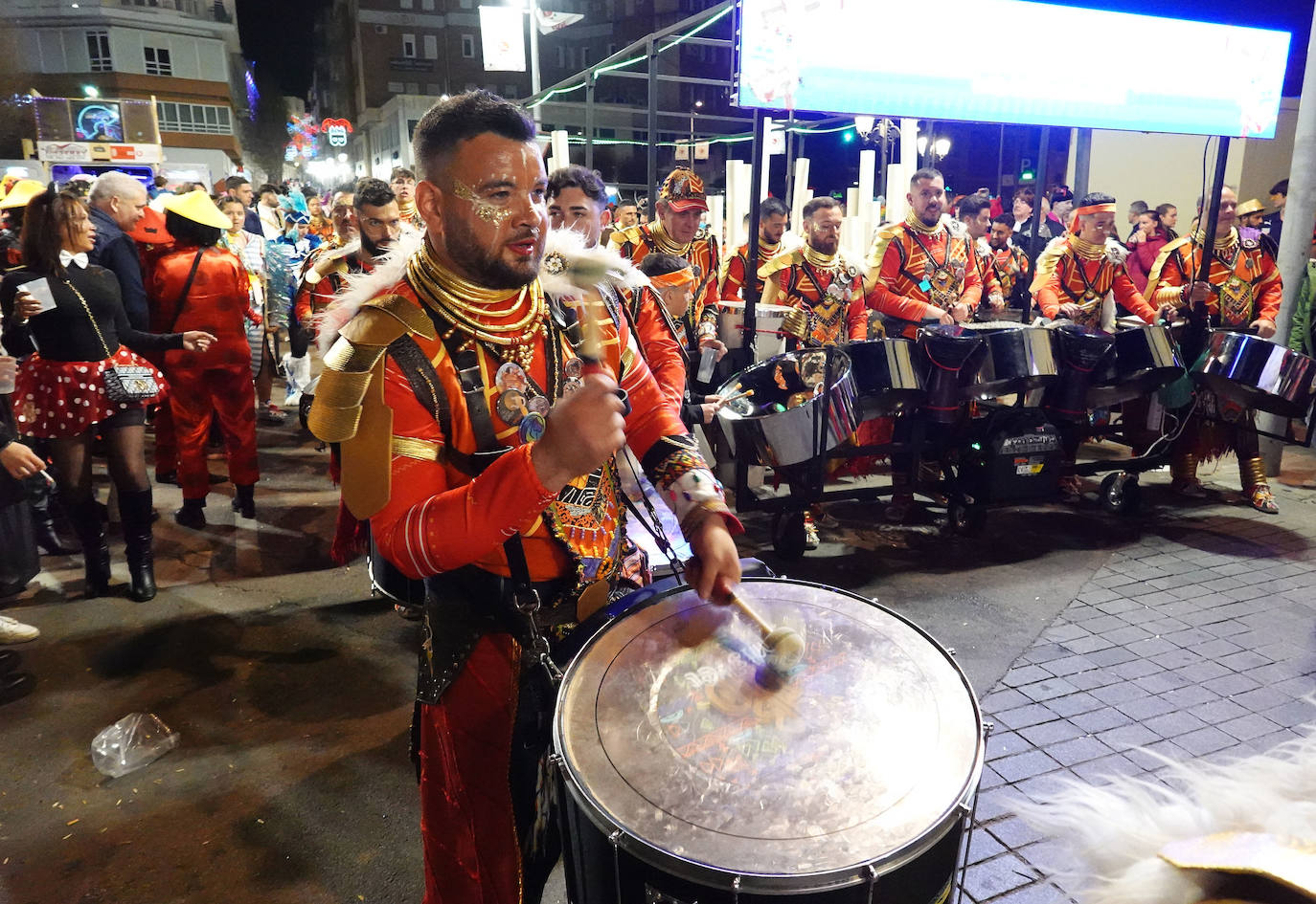 Fotos: Carnaval | Imágenes de la noche de sábado en Badajoz