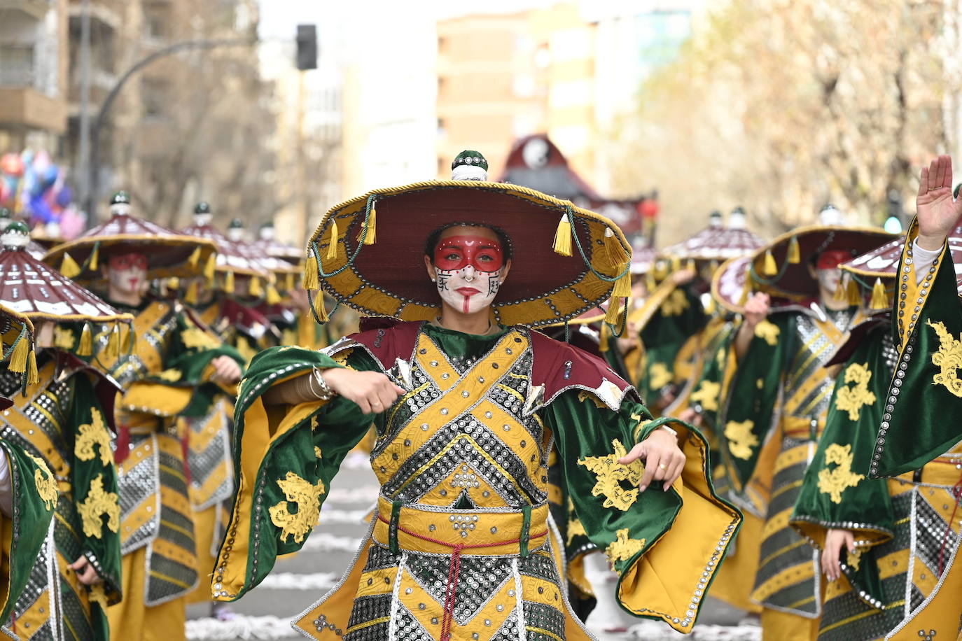 Fotos: Badajoz | San Roque acoge el tradicional Entierro de la Sardina y el desfile de comparsas del martes de Carnaval