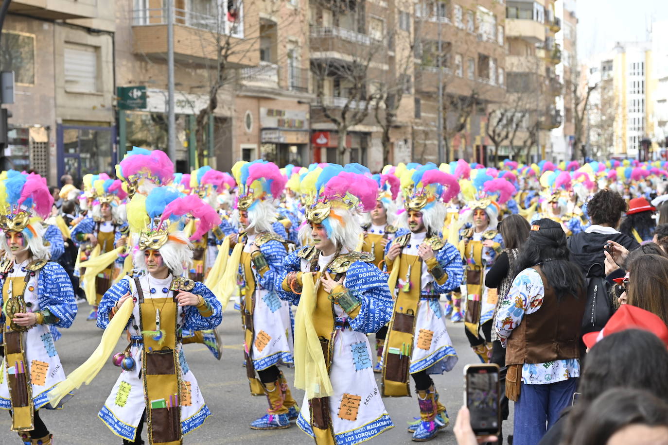 Fotos: Badajoz | San Roque acoge el tradicional Entierro de la Sardina y el desfile de comparsas del martes de Carnaval