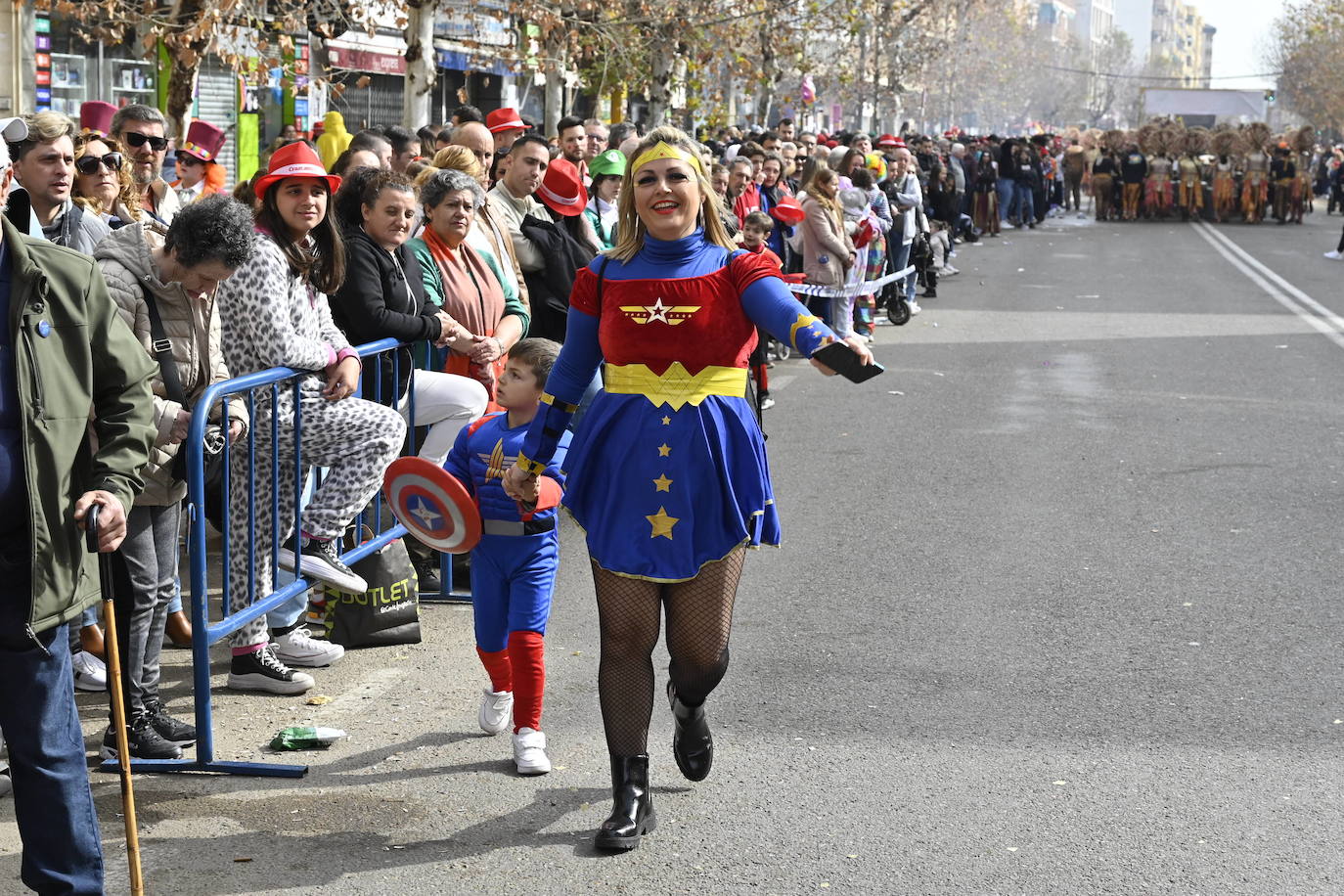 Fotos: Badajoz | San Roque acoge el tradicional Entierro de la Sardina y el desfile de comparsas del martes de Carnaval