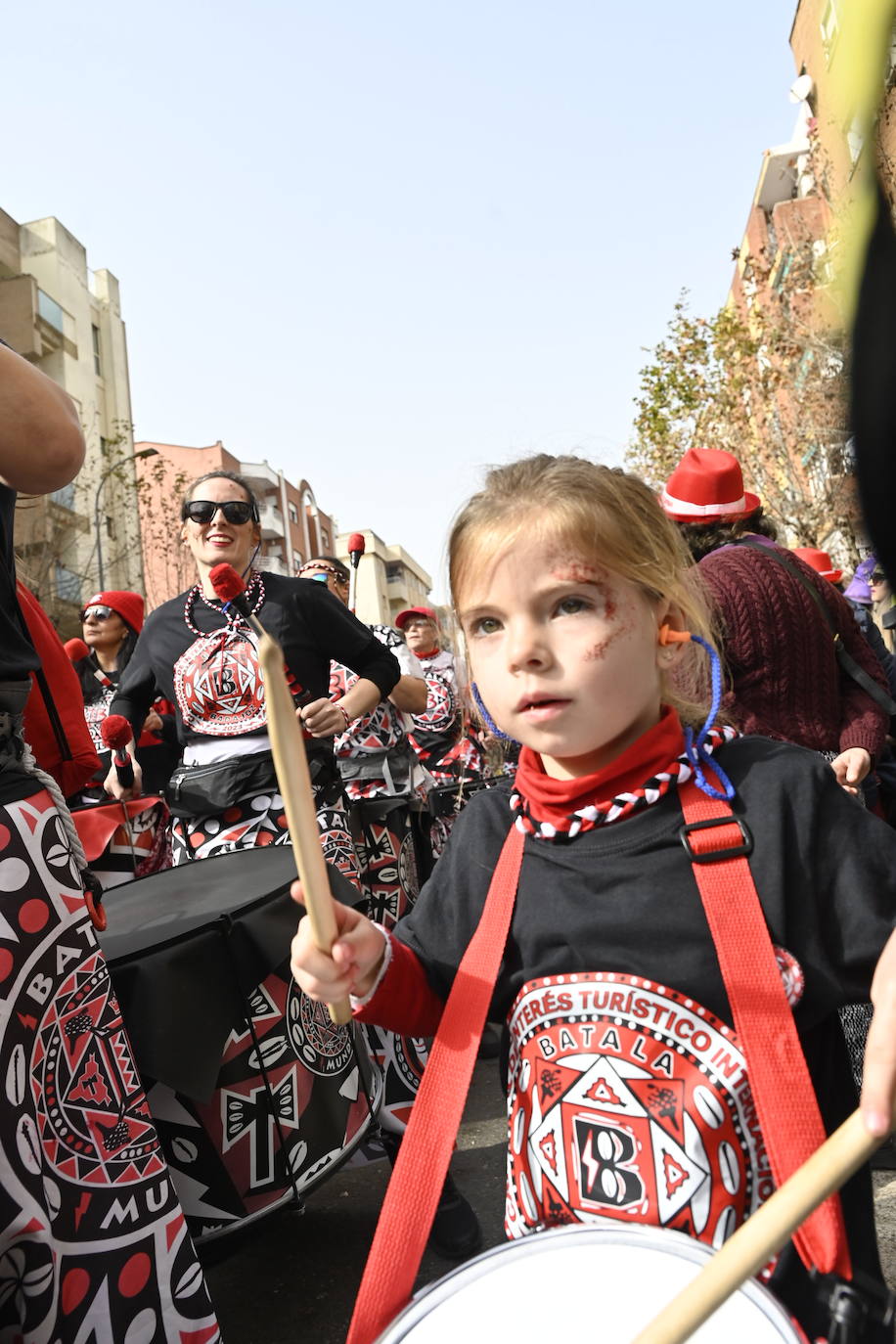 Fotos: Badajoz | San Roque acoge el tradicional Entierro de la Sardina y el desfile de comparsas del martes de Carnaval