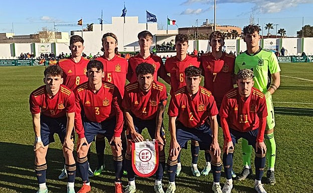 La selección española masculina sub 19 de fútbol, en Torremolinos en un amistoso ante Italia. 