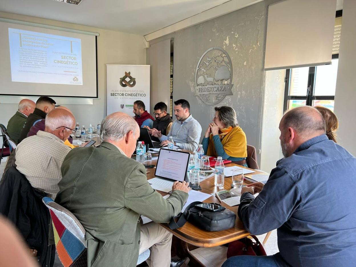 Mesa de trabajo con expertos. 