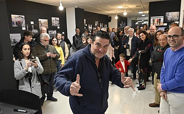 Casimiro Moreno en la exposición 'Capturados'. 