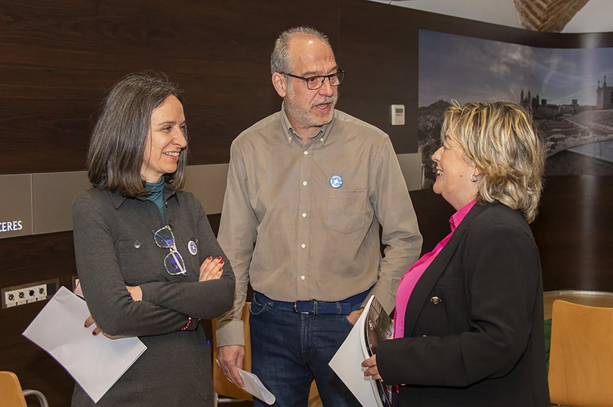 Molero, López y Jara durante la presentación del estudio. 