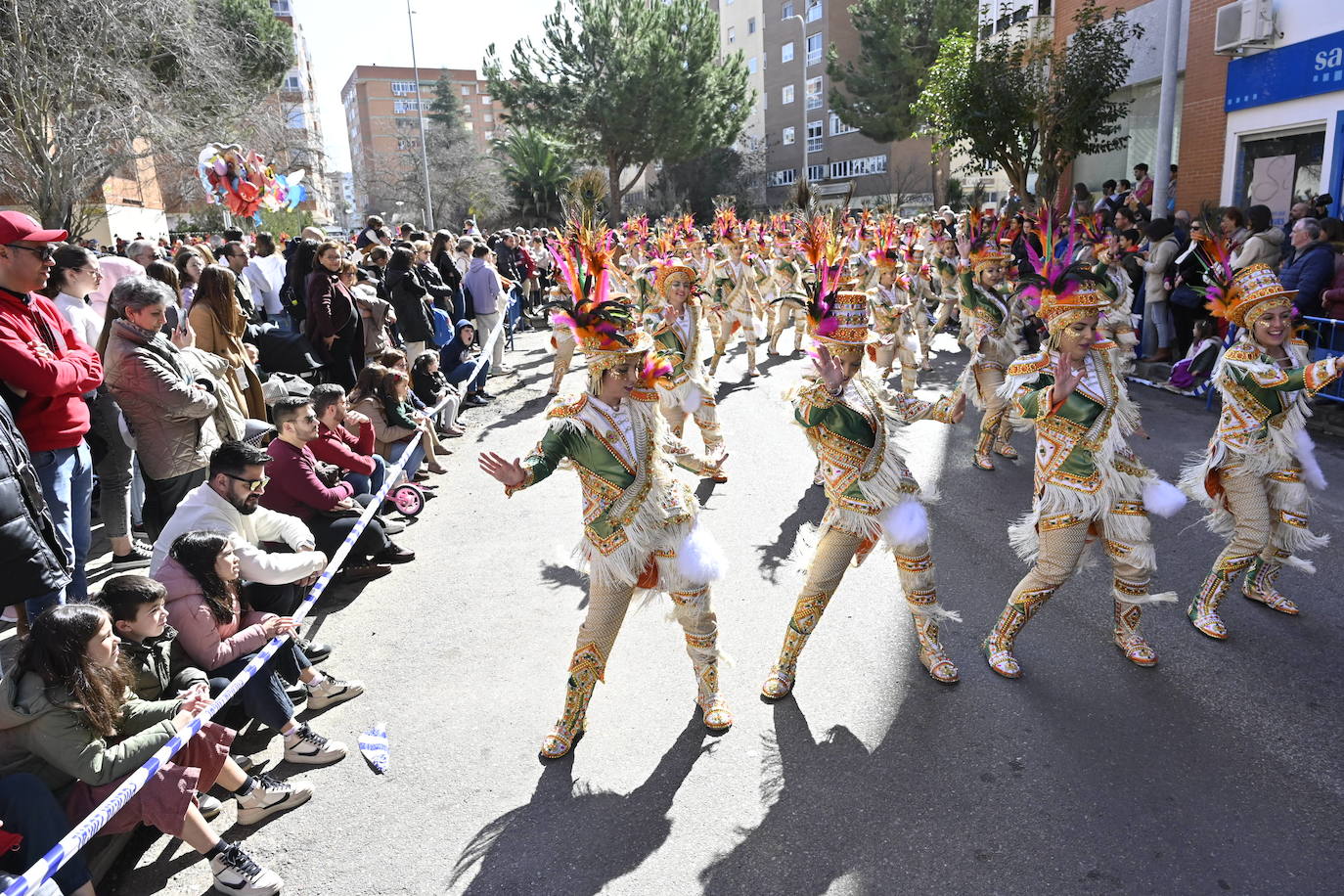 Fotos: Desfile de comparsas de Valdepasillas, en imágenes