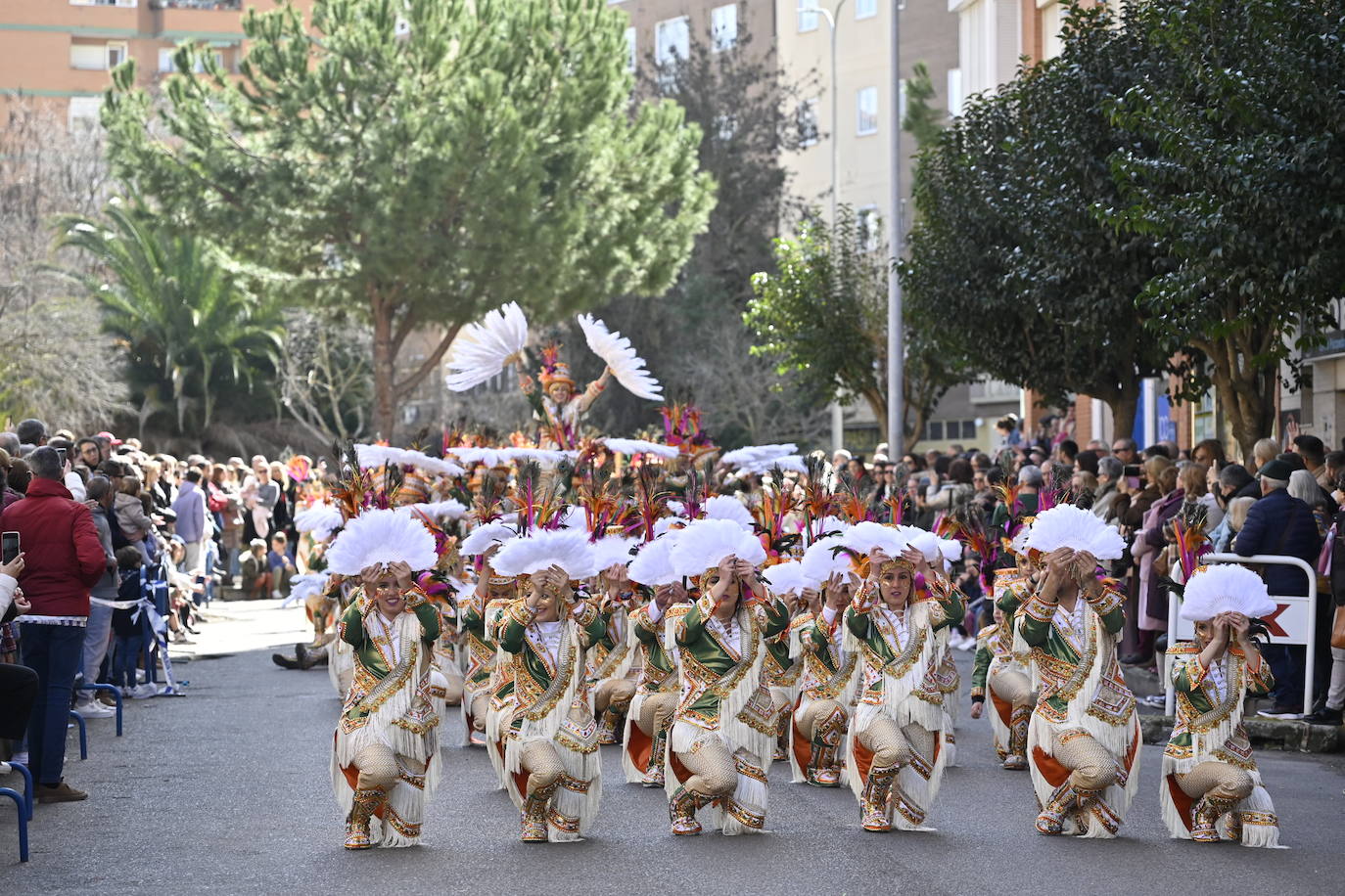 Fotos: Desfile de comparsas de Valdepasillas, en imágenes