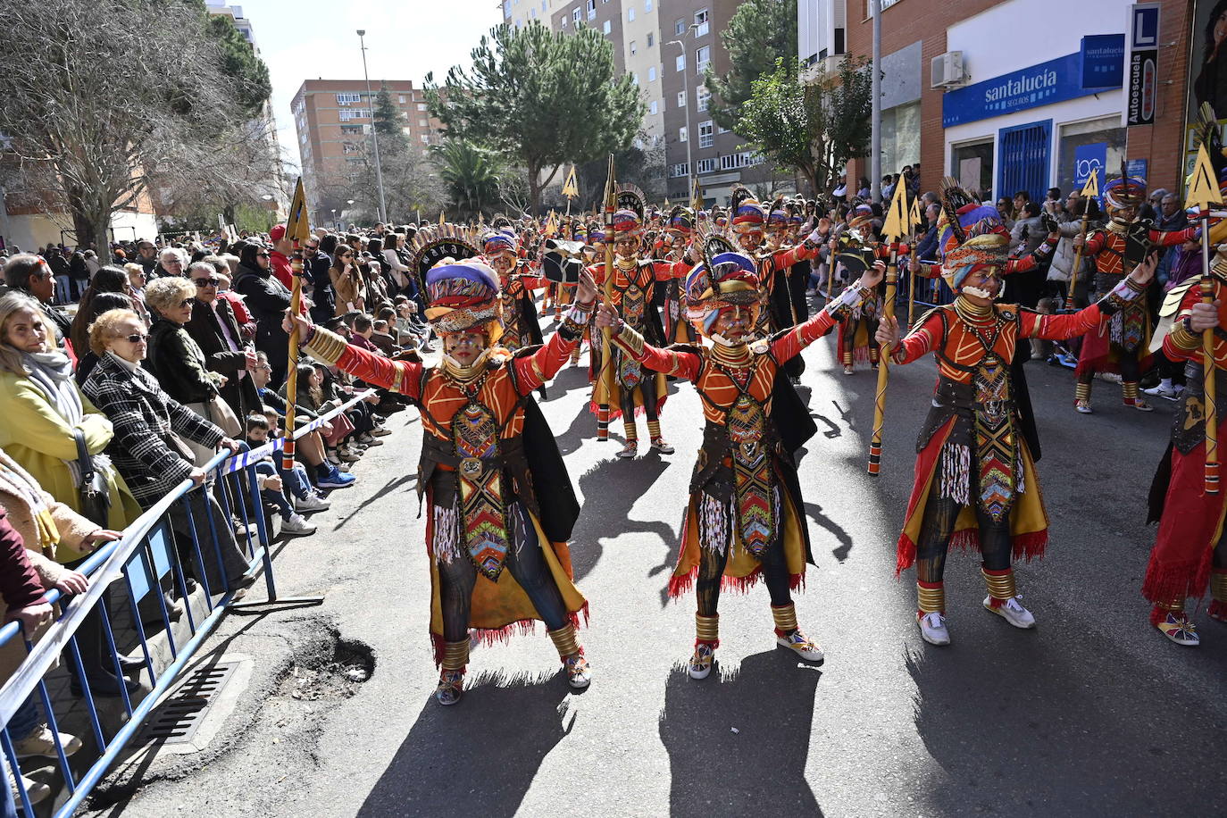 Fotos: Desfile de comparsas de Valdepasillas, en imágenes