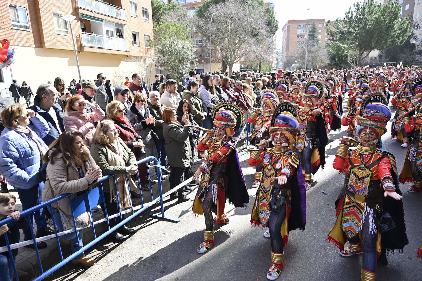 Fotos: Desfile de comparsas de Valdepasillas, en imágenes