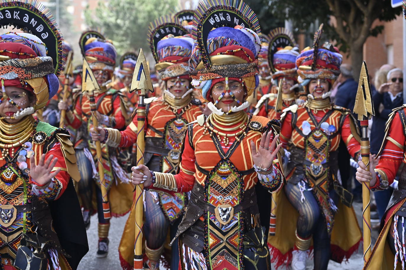 Fotos: Desfile de comparsas de Valdepasillas, en imágenes