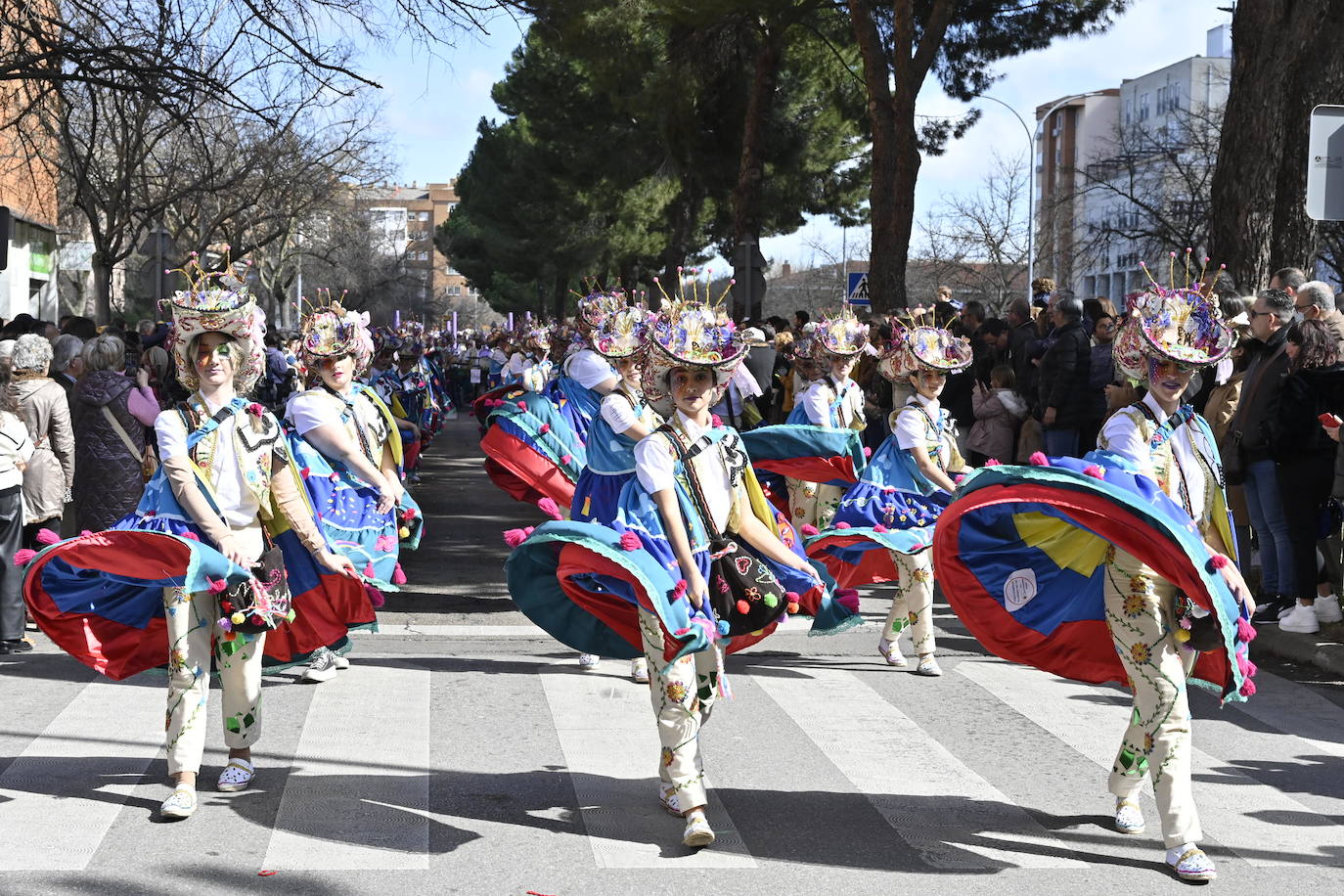 Fotos: Desfile de comparsas de Valdepasillas, en imágenes
