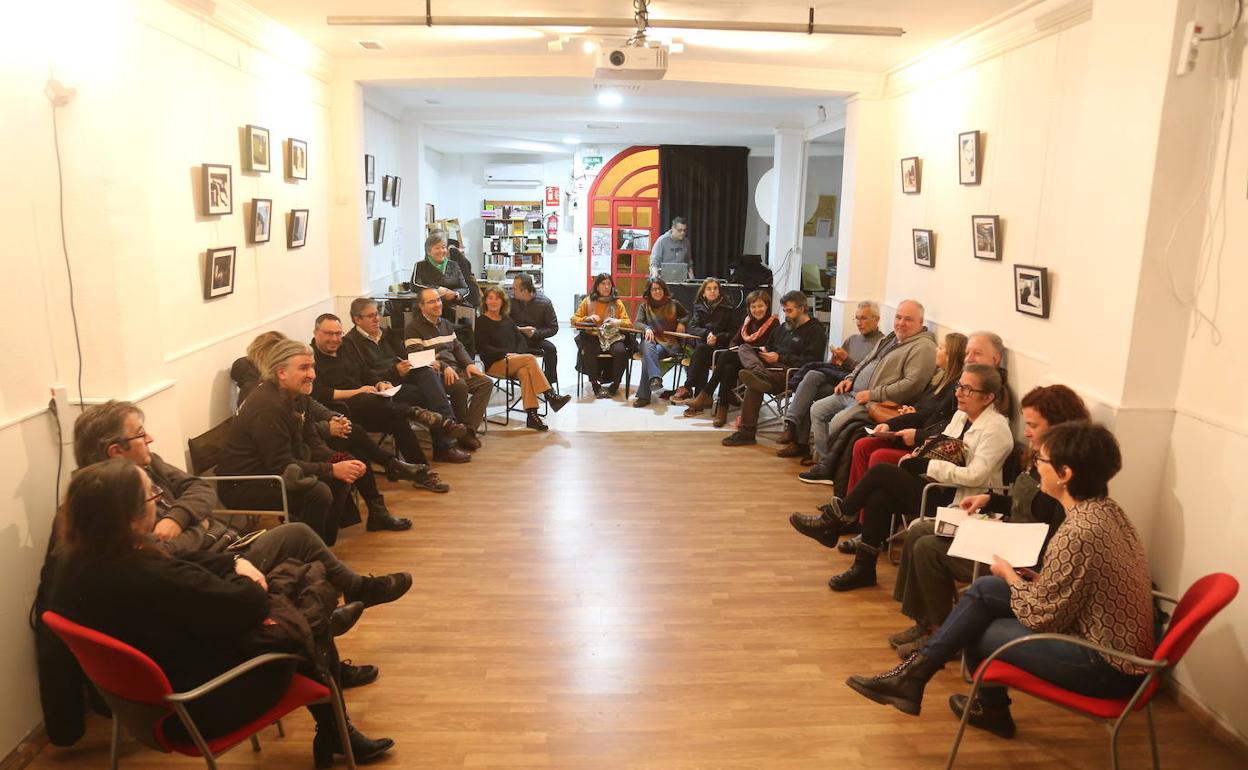 Reunión celebrada ayer en Mérida destinada a crear una comunidad energética en la capital regional. 