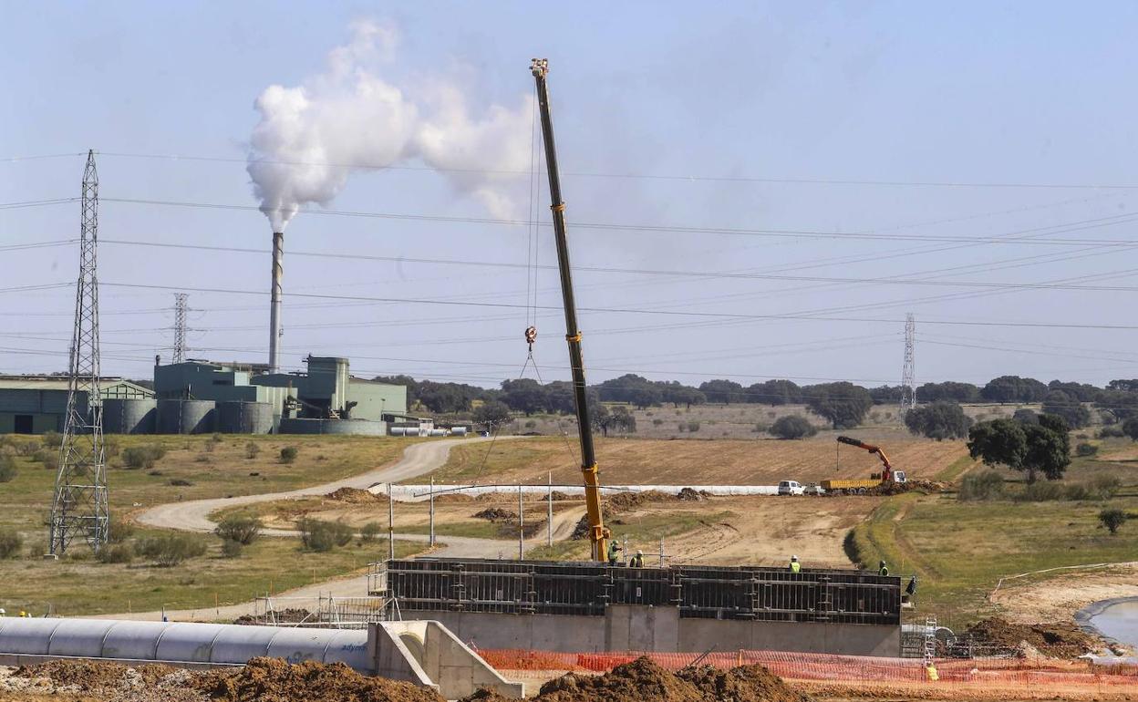 Obras de construcción de la terminal ferroviaria de Expacio Mérida. 
