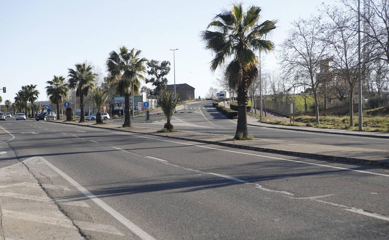 N-630 a su paso por Cáceres. A la izquierda estará el futuro centro comercial y a la derecha el acceso a Aldea Moret. 