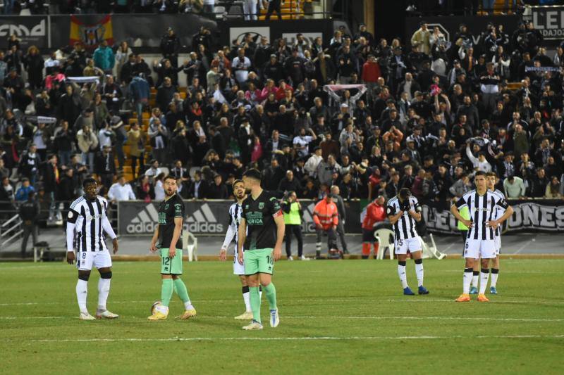 Fotos: Las mejores imágenes del derbi Badajoz-Mérida