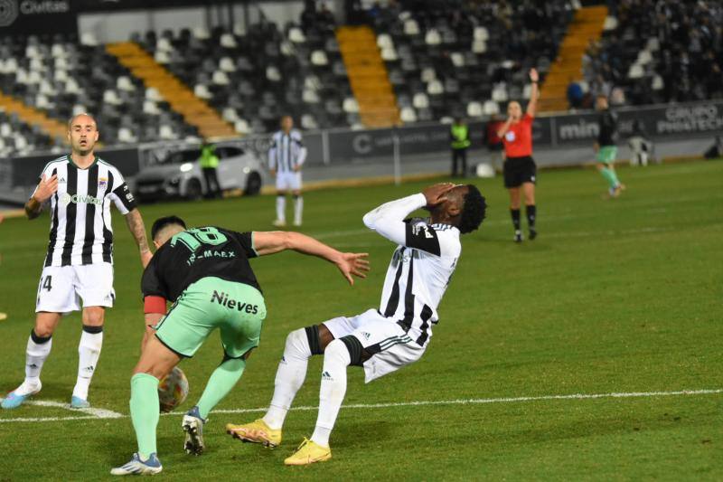 Fotos: Las mejores imágenes del derbi Badajoz-Mérida