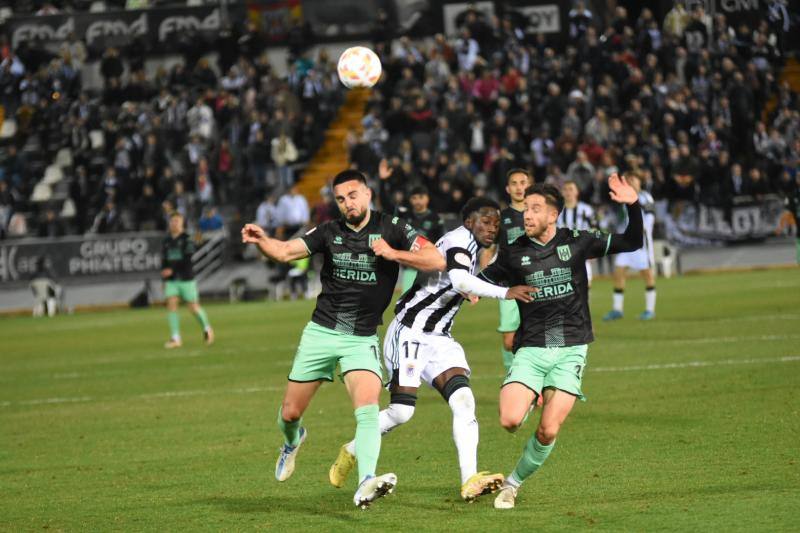 Fotos: Las mejores imágenes del derbi Badajoz-Mérida