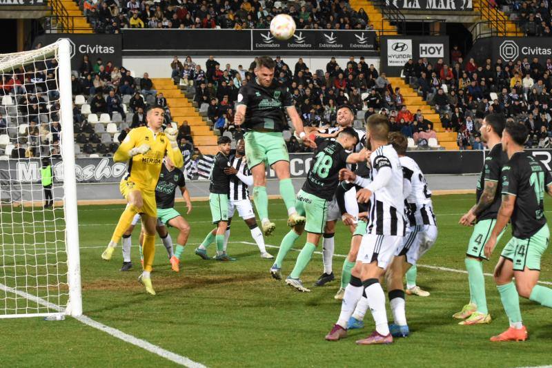 Fotos: Las mejores imágenes del derbi Badajoz-Mérida