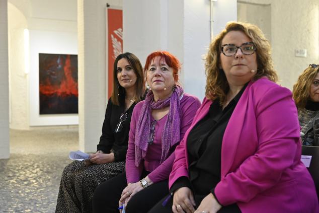Marieta Sánchez, Marilé Calvo y la diputada Cristina Valadés participaron en la mesa redonda. 