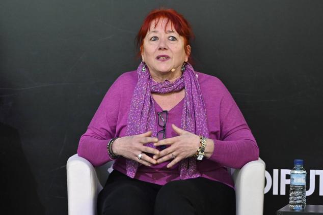 Marilé Calvo, exdirectora de la Casa de la Mujer de Badajoz, durante una de sus intervenciones en la mesa redonda. 