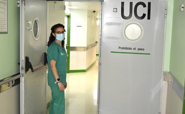 Rosaura arranca el día terminando de preparar la comida y marcha al hospital.