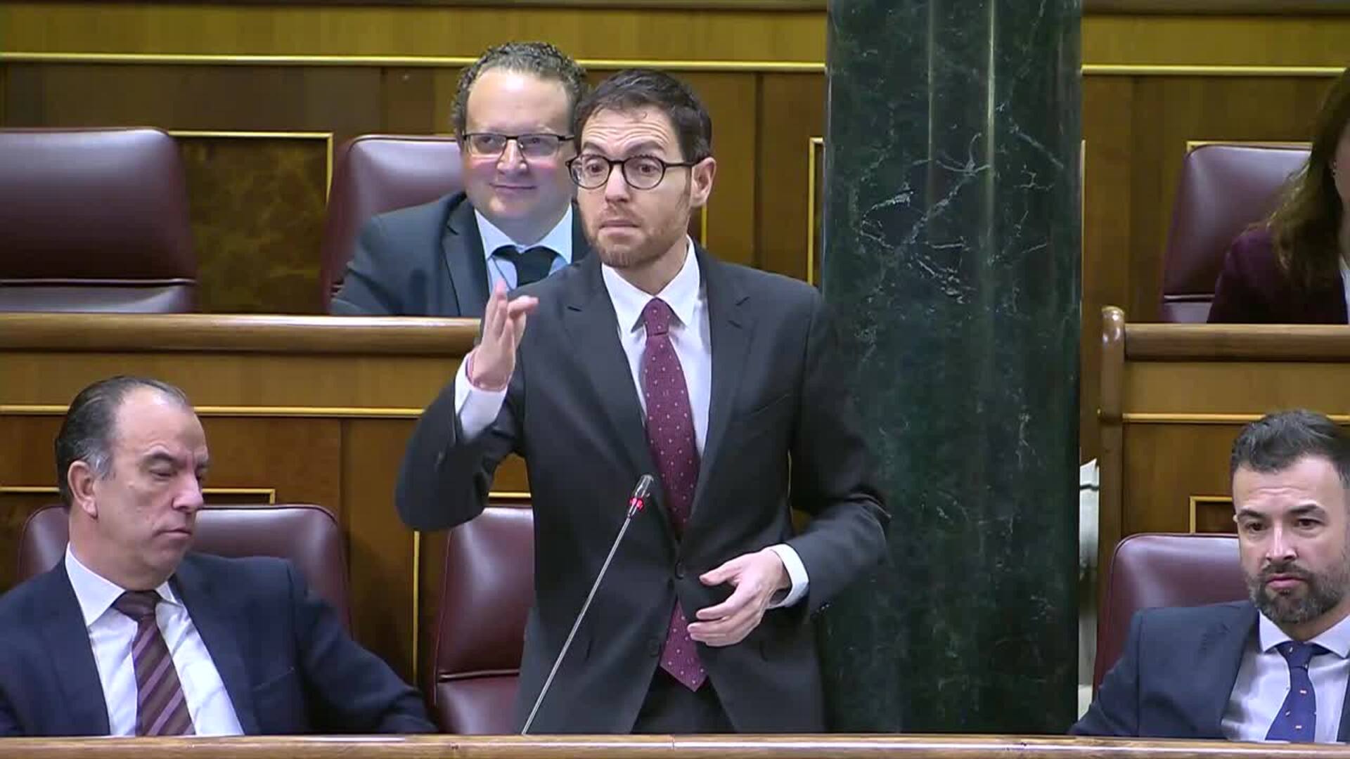 Sergio Sayas dice que el Gobierno es una "estafa piramidal" y Sánchez le  acusa de "venderse al PP" | Hoy