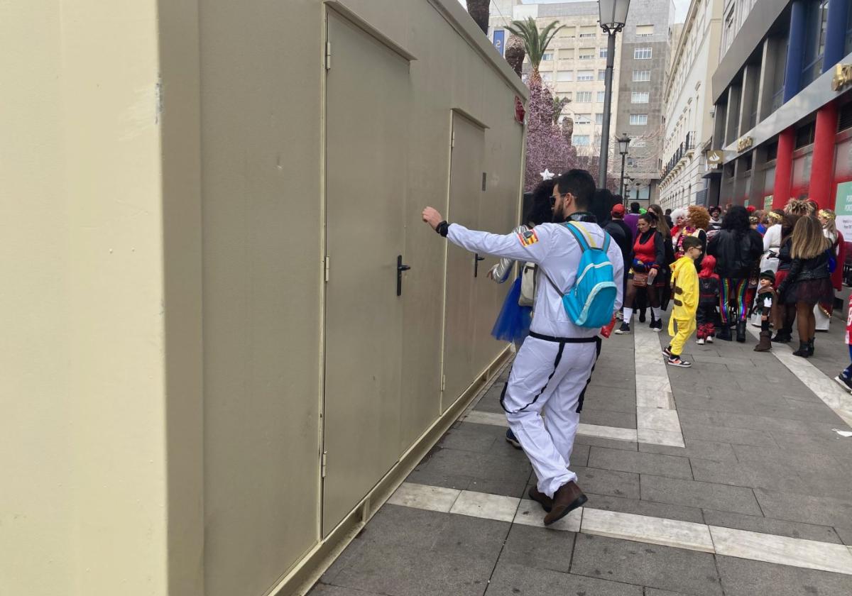 Baños en el Paseo de San Francisco en el Carnaval de Badajoz.