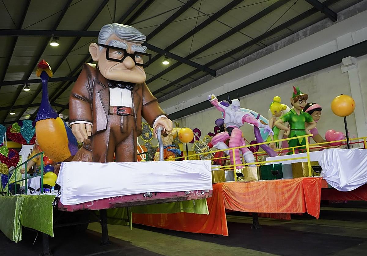 Las carrozas preparadas para recibir a los Reyes Magos.