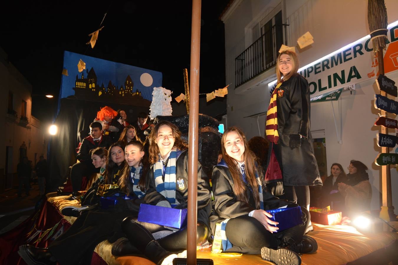 Las calles de Fregenal abarrotadas al paso de los Reyes Magos
