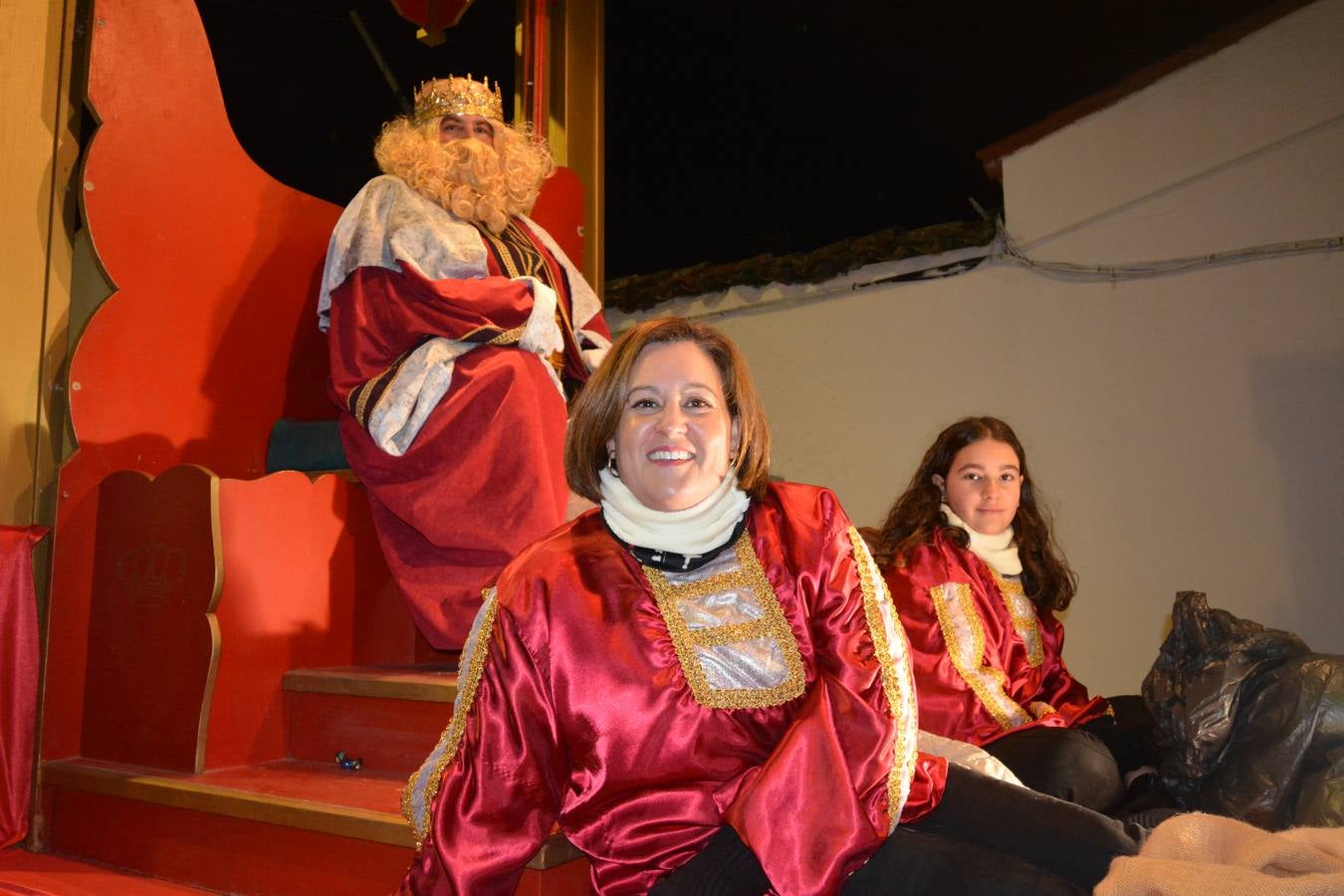 Las calles de Fregenal abarrotadas al paso de los Reyes Magos